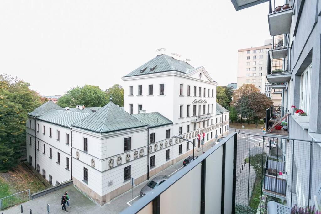 Butas Piekne, Przestronne Mieszkanie Przy Placu Teatralnym. Warsaw