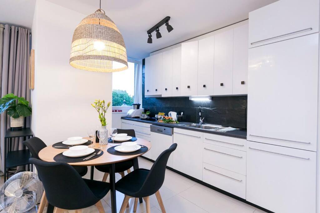 Piekne, Przestronne Mieszkanie Przy Placu Teatralnym. Apartment *